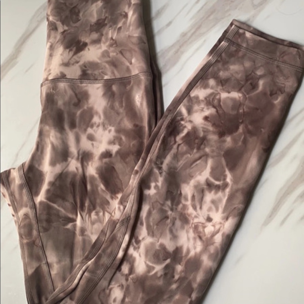 NWO Lululemon 7/8 leggings